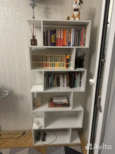 Книжный стеллаж