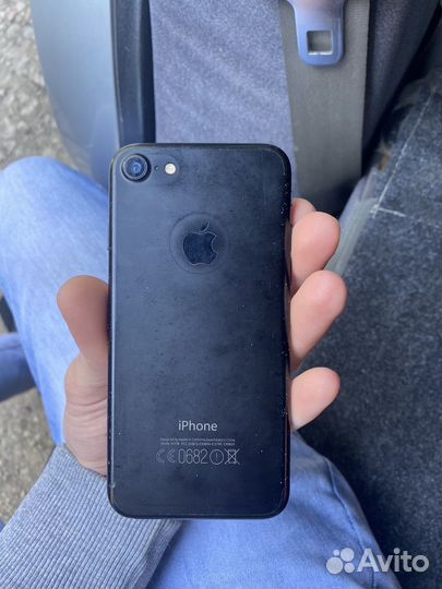 Продам iPhone 7