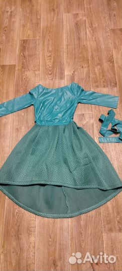 Новое платье, из экокожи, с шлейфом, 42 размер