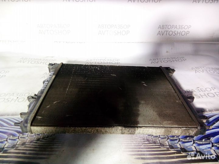 Радиатор охлаждения Renault Logan