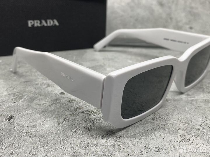 Солнцезащитные очки prada