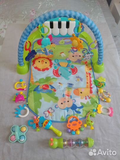 Развивающий коврик Fisher price с пианино