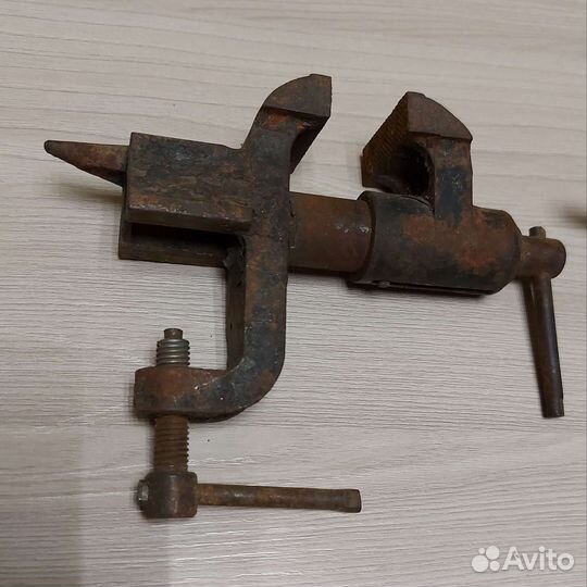 Тиски и наковальни слесарные СССР