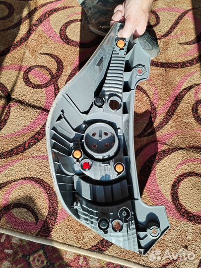 Стоп-сигнал на toyota aqua левый и правый