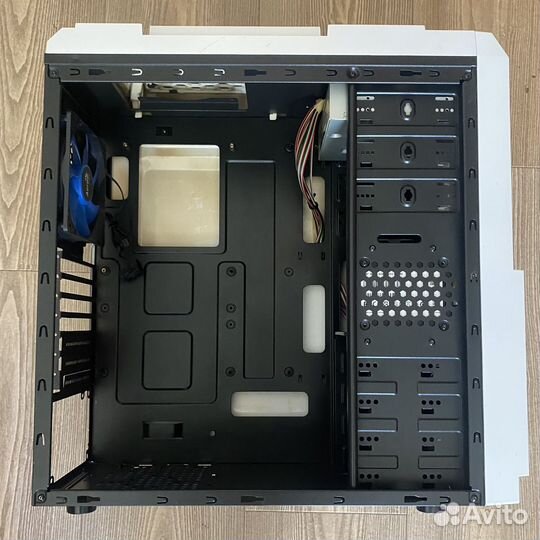 Игровой корпус для компьютера белый