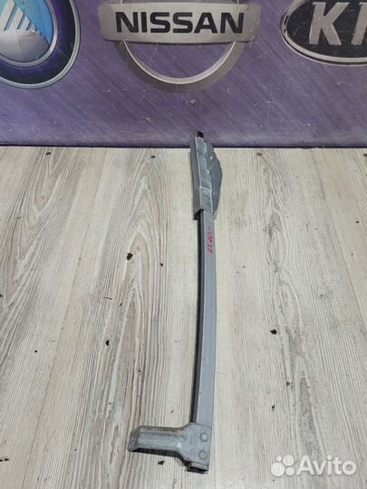 Направляющая стекла Nissan note E11 Прав