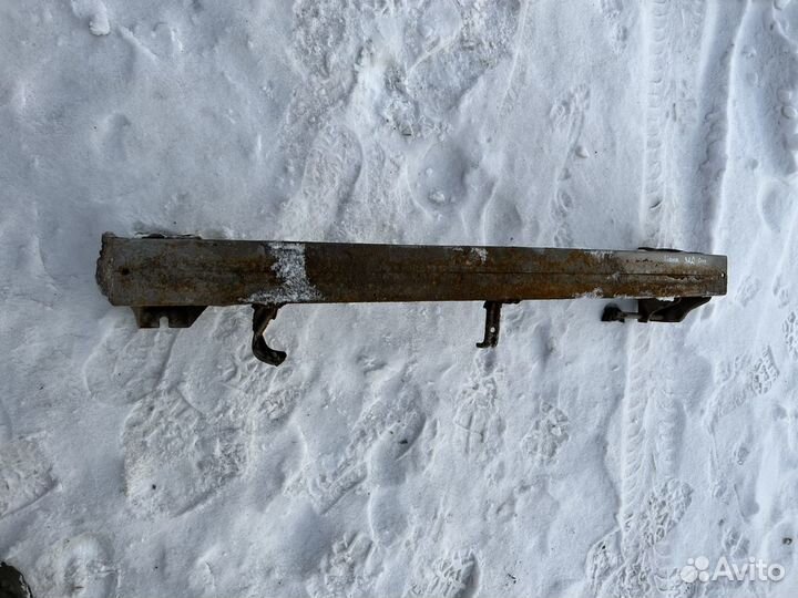 Усилитель заднего бампера Suzuki Liana 01-07