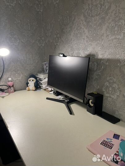 Стол и комод