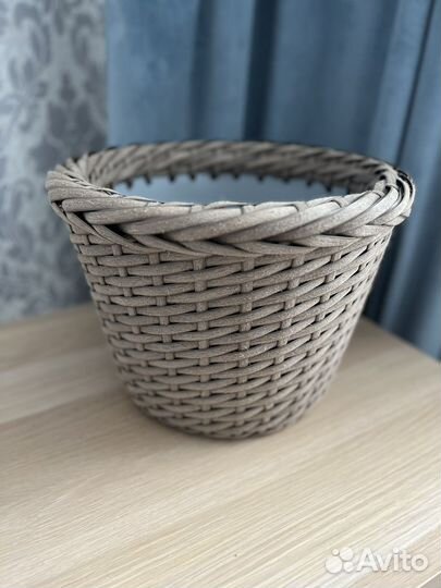 Кашпо из искусственного ротанга