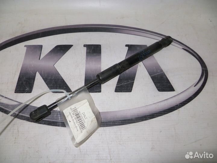 Амортизатор крышки багажника Mazda 3 BL