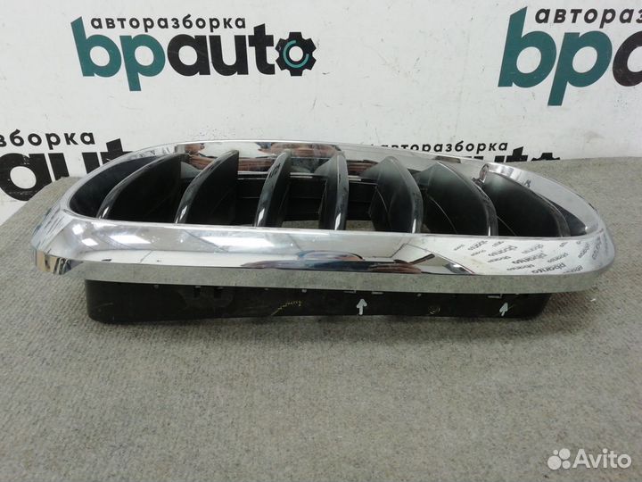 Решетка радиатора левая 51117316075 BMW
