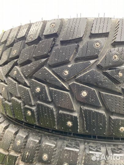 Dunlop Grandtrek Ice 02 215/65 R16