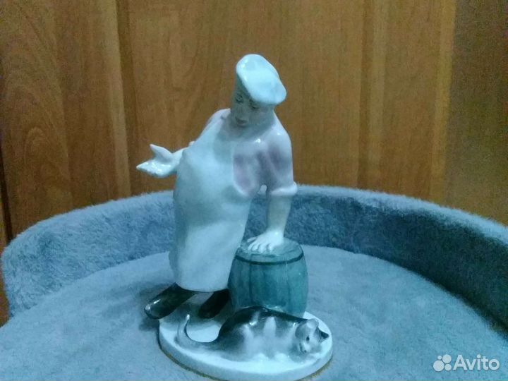Фарфоровая статуэтка Кот и повар,Лфз