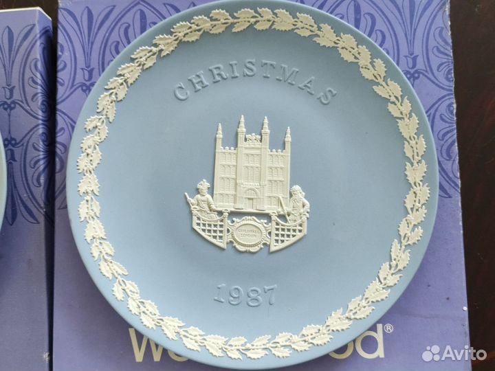 Тарелка 1986, 1987, 1990 Бисквитн фарфор Wedgwood