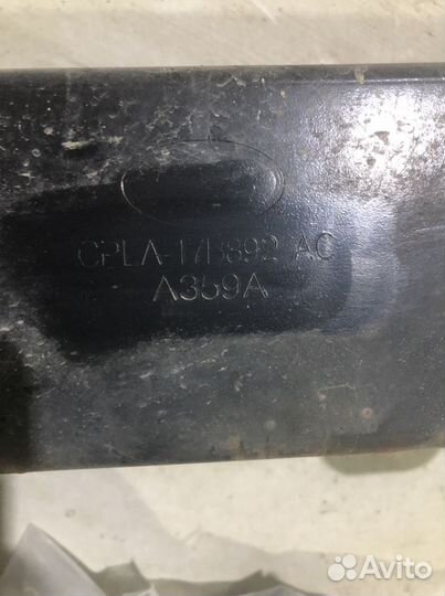 Усилитель бампера Range Rover cpla-17b892 AC