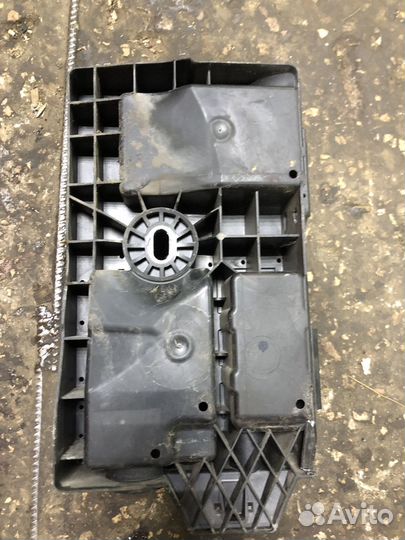 Площадка блока предохранителей Opel Astra J