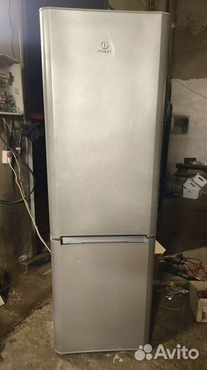 Холодильник бу indesit