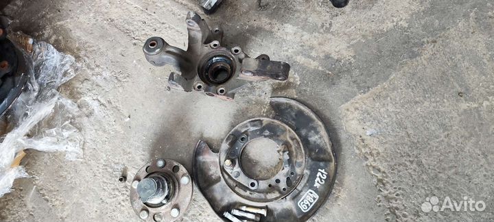 Задняя ступица левая lexus 330 kluger