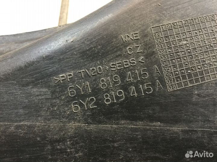 Решетка стеклоочистителя Шкода Фабиа 1999-2007г