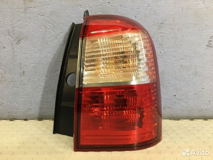 Фонарь задний правый Nissan Terrano