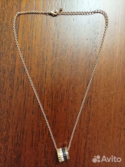 Цепочка с кулоном резным, бижутерный сплав, стразы