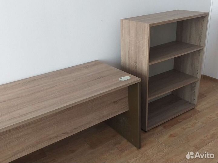 Офисный стол и шкаф