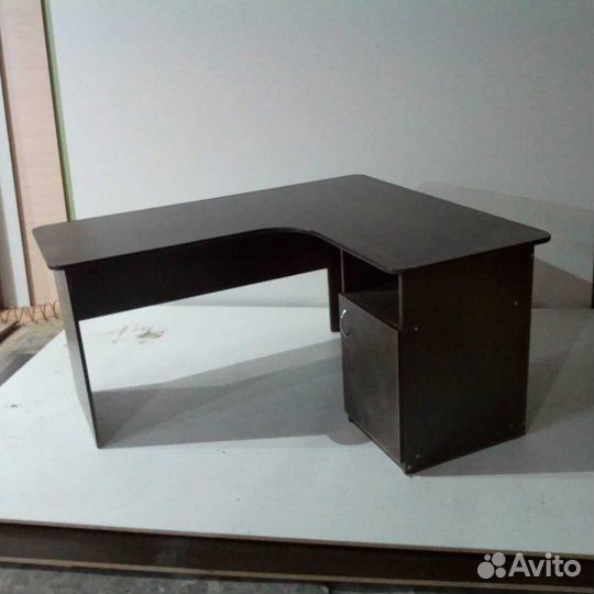 Стол угловой компьютерный письменный с тумбой