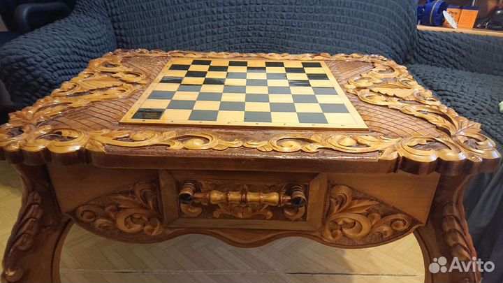 Шахматный столик