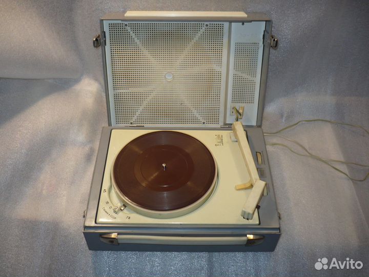 Проигрыватель любых пластинок Концертный-3 (СССР)