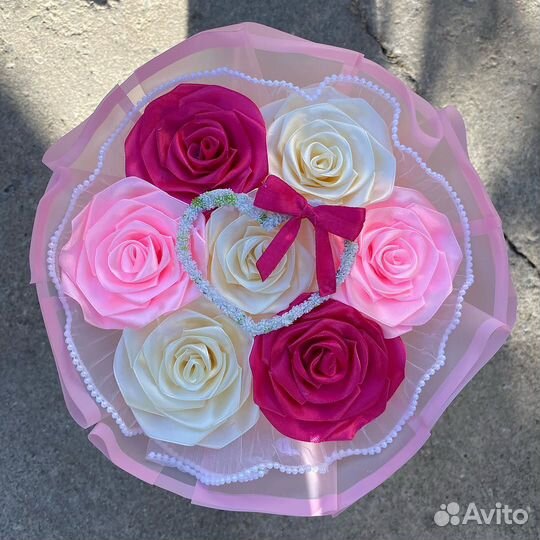Букет роз из атласных лент на 14 февраля