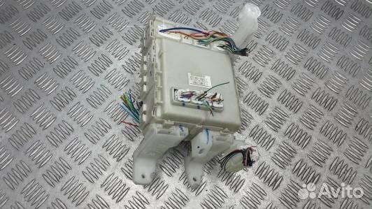 Блок предохранителей toyota avensis T27 (UBN03M101