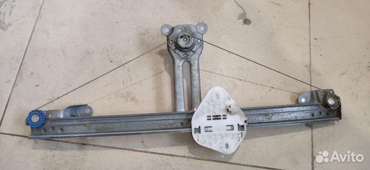 Стеклоподъемник передний правый Renault Logan