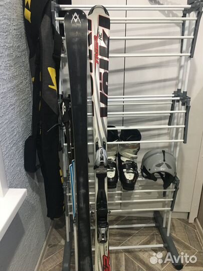 Горные лыжи, ботинки, шлем, палки, чехол