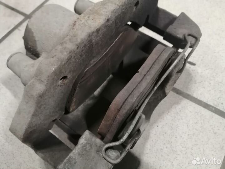 Суппорт тормозной передний левый Форд Фиеста