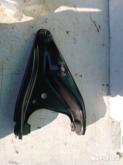 Рычаг передний правый Largus Sandero logan Almera