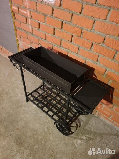 Мангал на колесах с 3мя полками