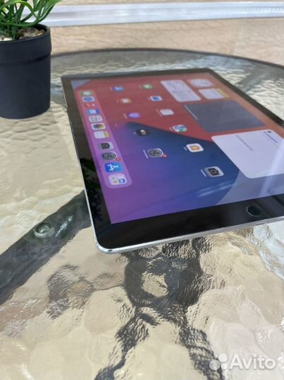 iPad Pro 12,9 1-поколения 32гб идеальный