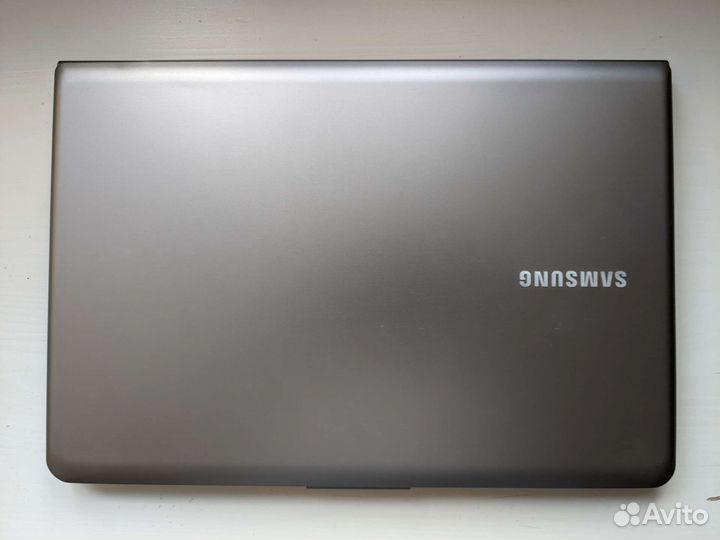 Ноутбук Samsung 530U3C