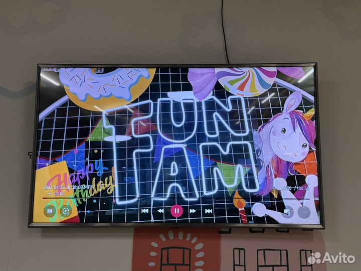 Телевизор Samsung ue43j5202au с кронштейном