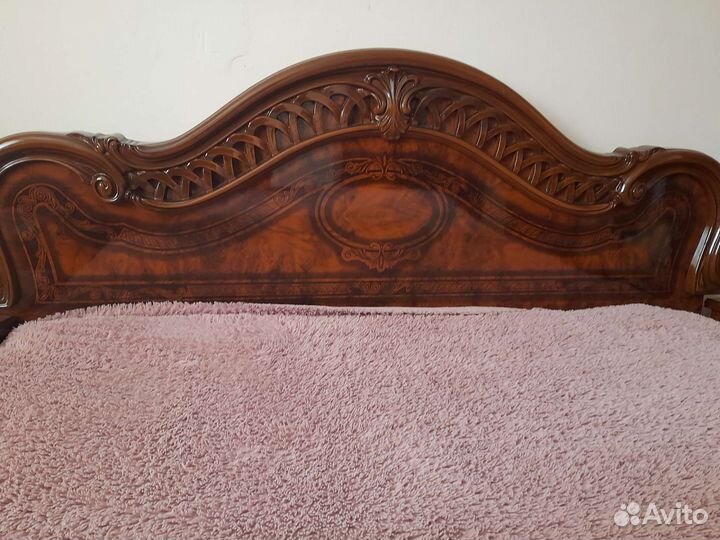 Спальный гарнитур