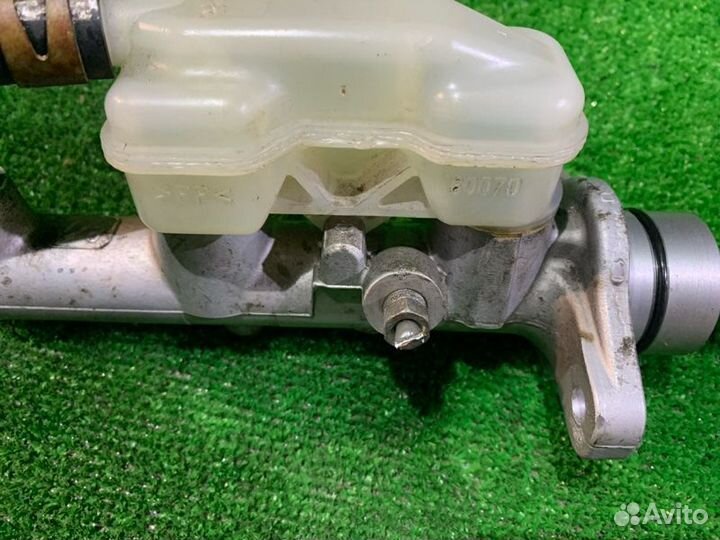 Главный тормозной цилиндр Toyota Wish ZNE14 1ZZ-FE