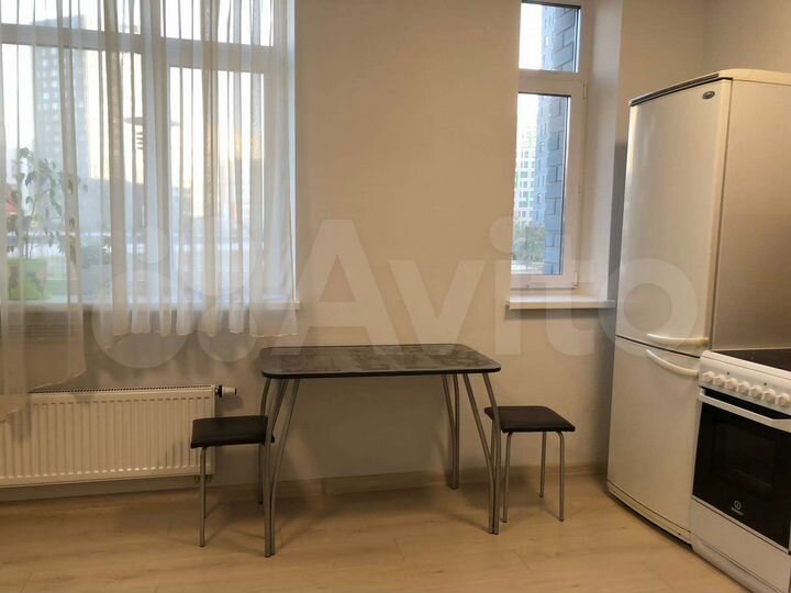 2-к. квартира, 44 м², 1/19 эт.