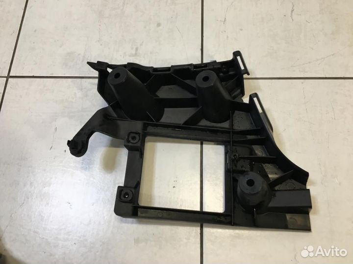 Кронштейн заднего бампера правый Audi A6 C7 4G5