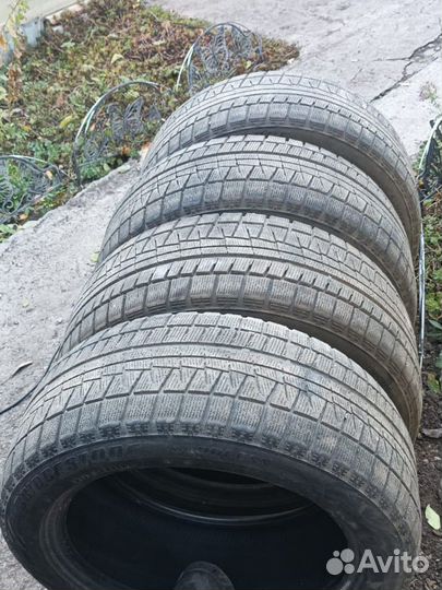 Bridgestone Blizzak Revo GZ 225/50 R17