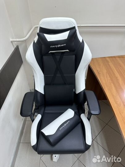 Игровое кресло dxracer