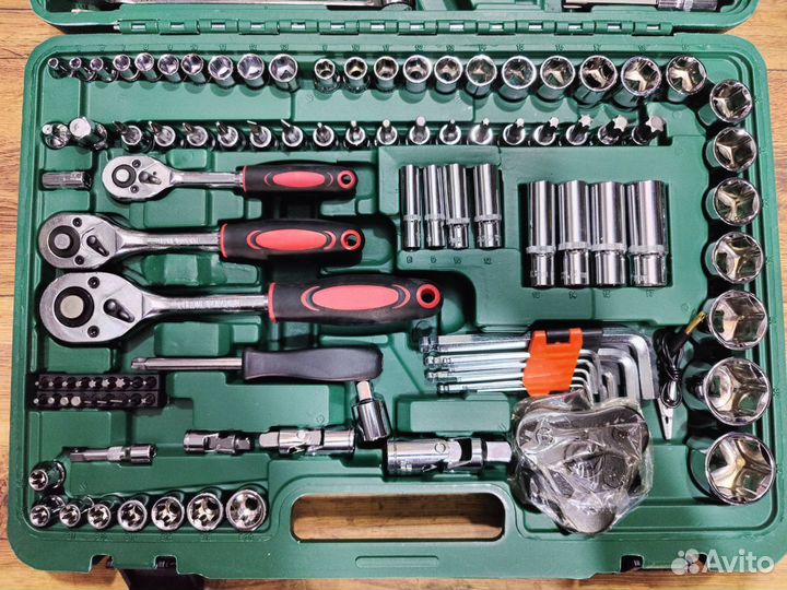 Набор инструментов в кейсе 121 предмет