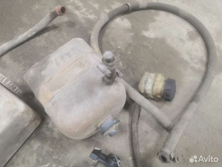 Бачки разные для нивы 2121