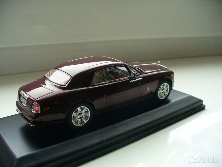 IST и IXO: модели автомобилей (масштаб 1:43)