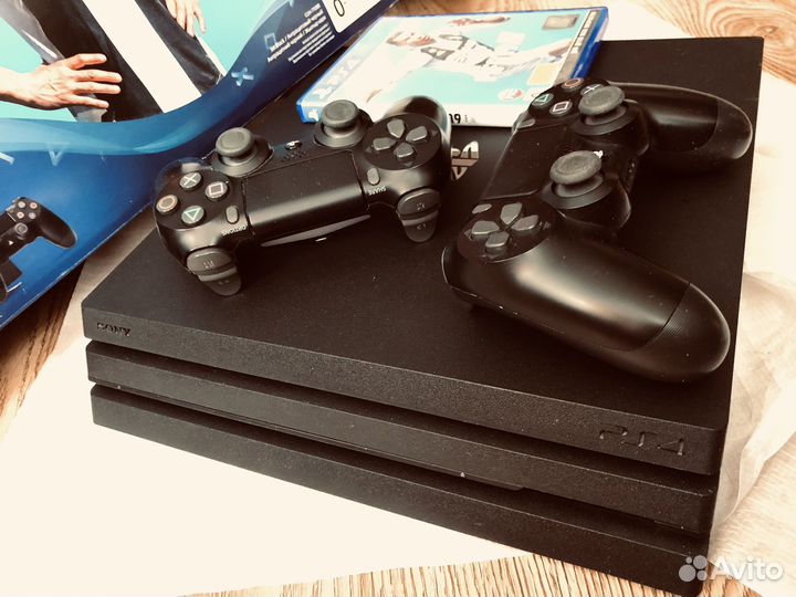 PS4 Pro 1 tb два джойстика, игра на диске