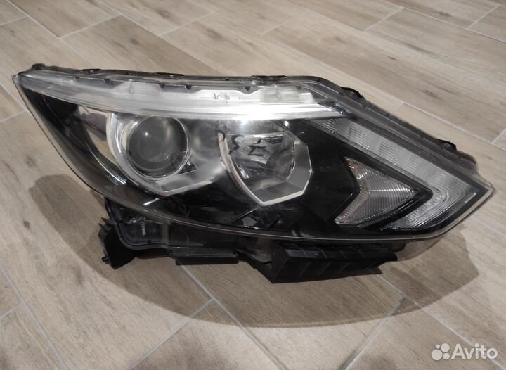 Фара битая правая галоген Nissan Qashqai J11